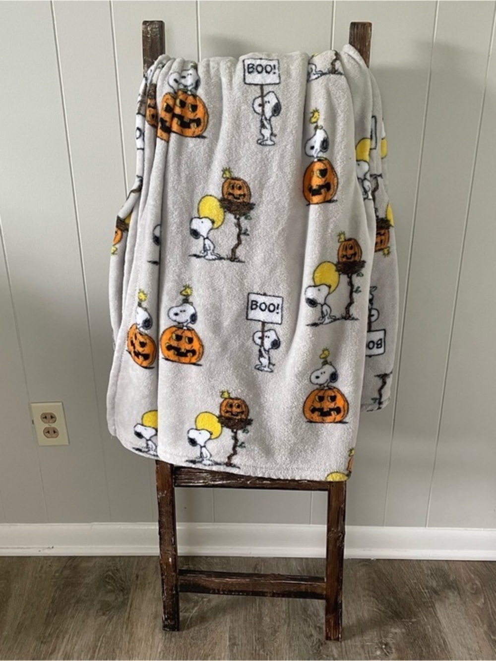 Berkshire Peanuts Snoopy Halloween Throw Blanket 37” x 69”